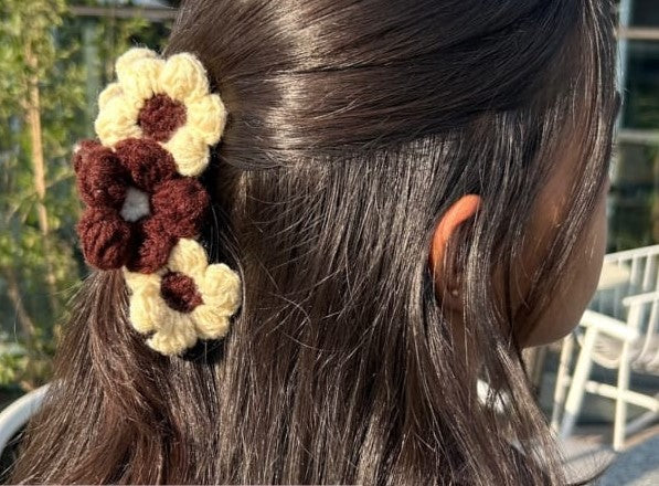 Mocha Daisy Hair Claw