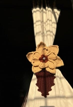 Sunflower Pearl Tie