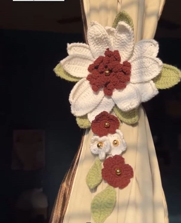 Magnolia Floral Tie